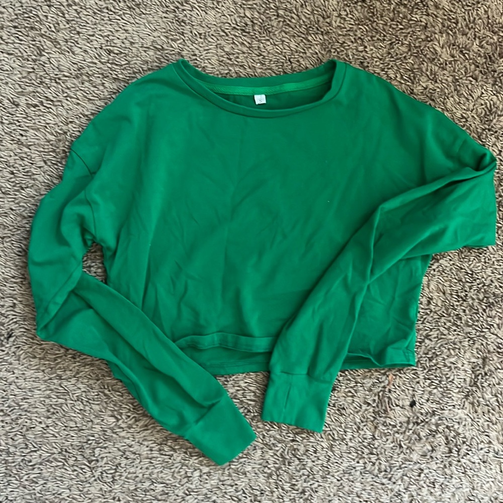 green long sleeve with thumb holes